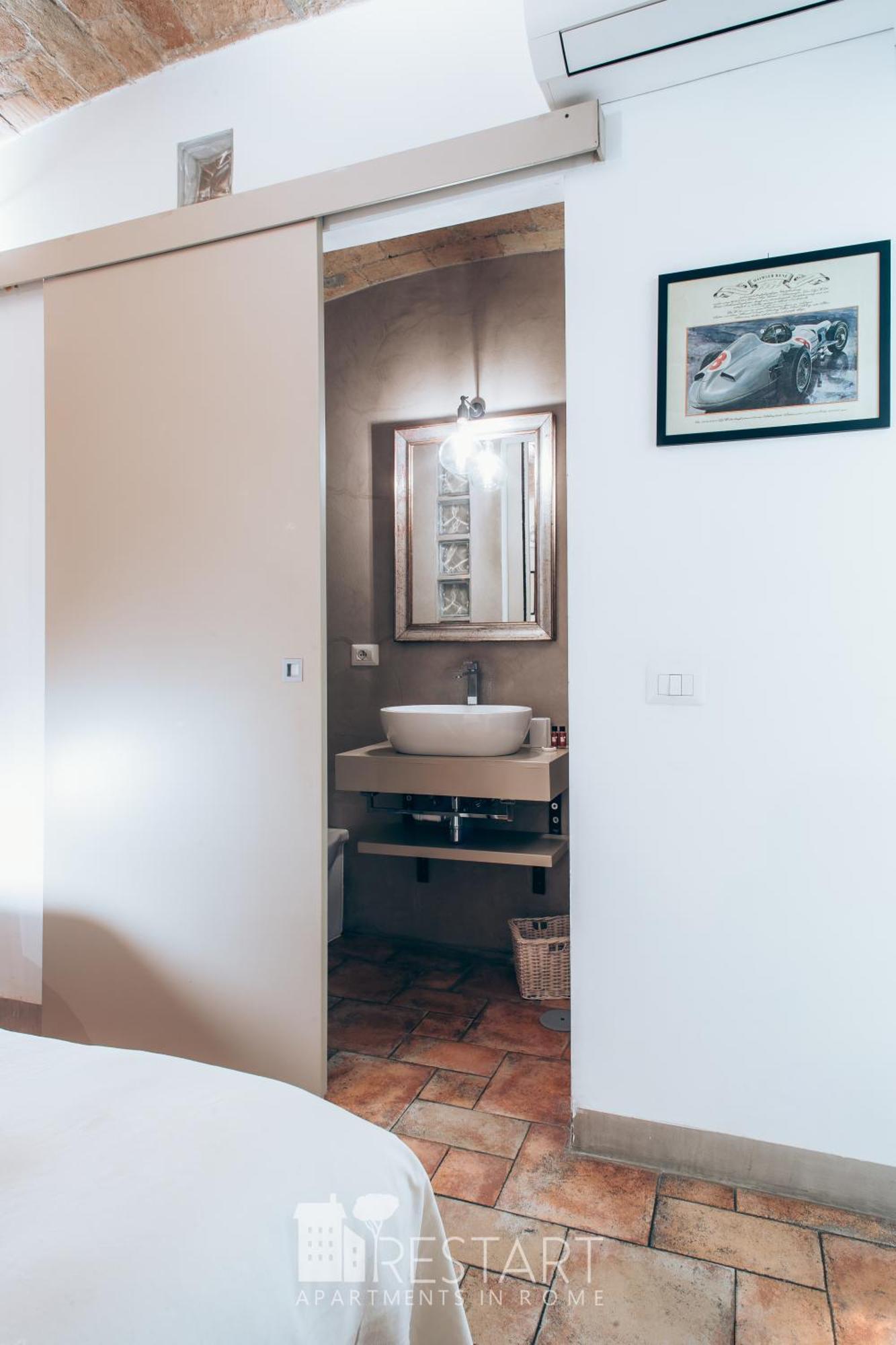 Restart Rosa Apartment Rom